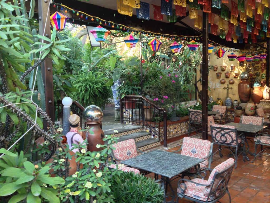 Casa De Las Flores Tlaquepaque Exterior photo
